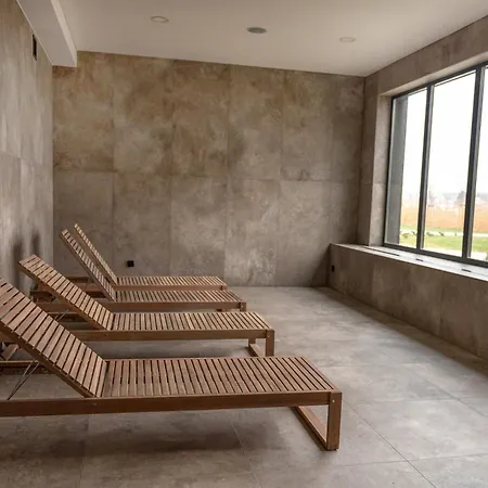 Raspberry And Apartamento