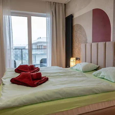 Raspberry And Apartamento